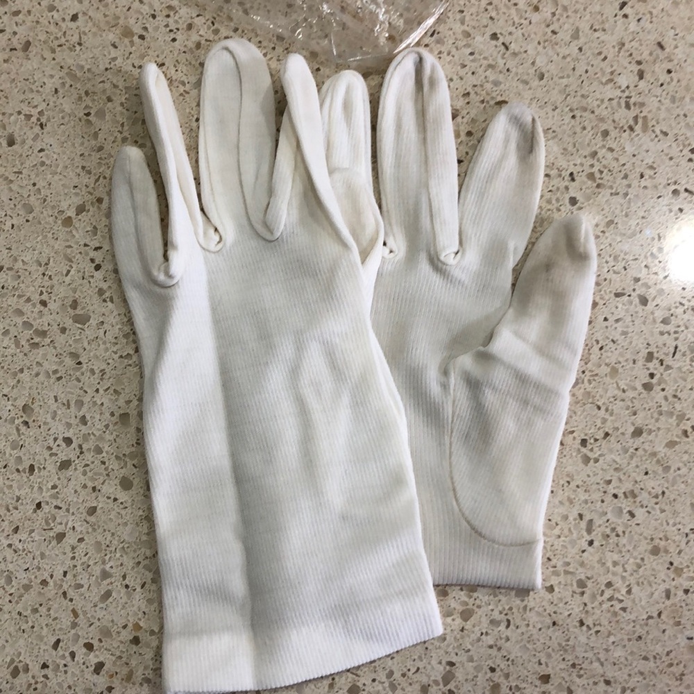 Whitish cotton gloves